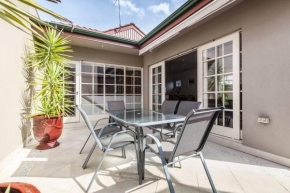 The Poppy - Townhouse Chic with Country Flair, Melbourne